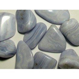 pierre roulée : calcedoine bleue