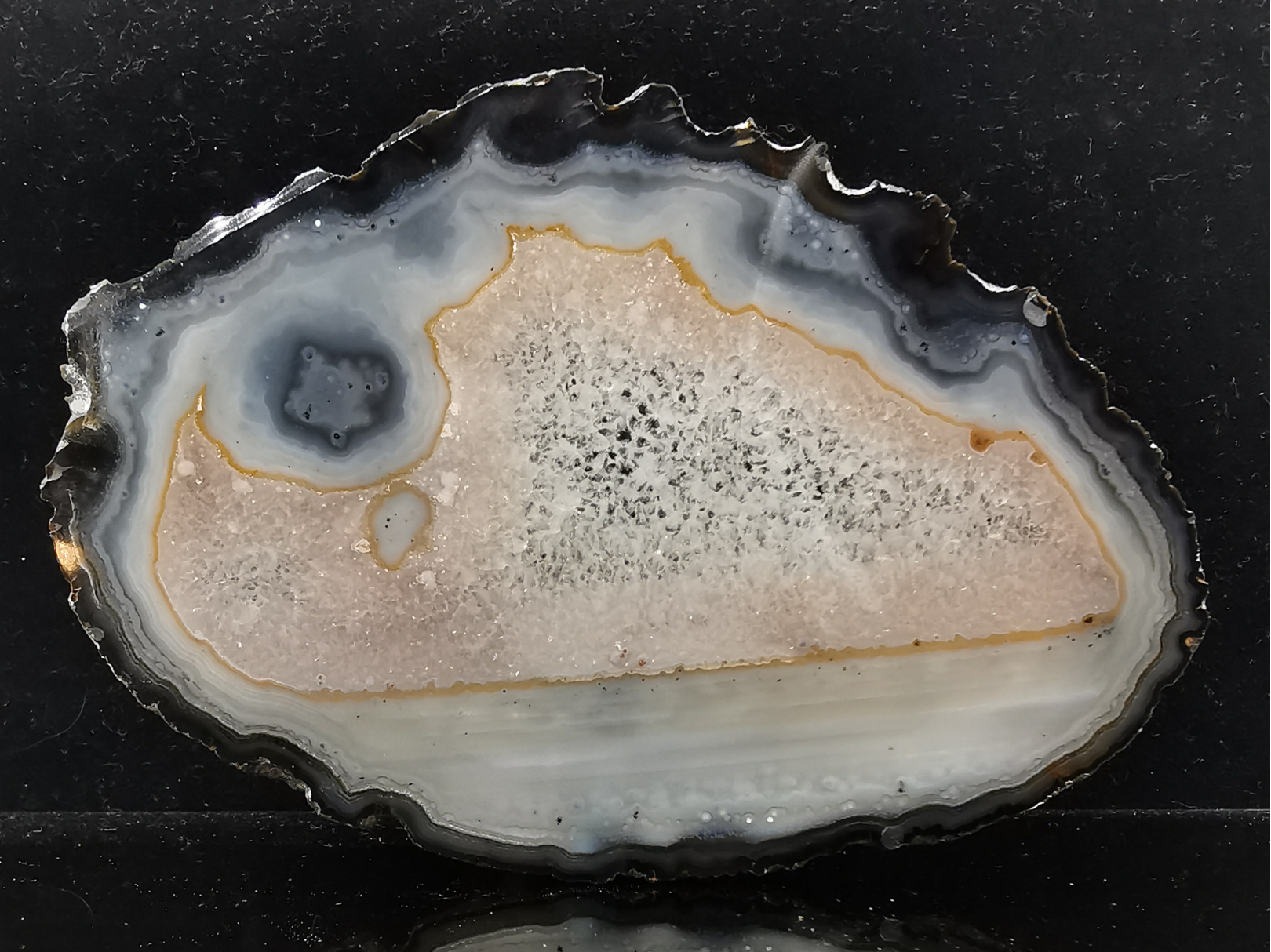 Belle tranche d'AGATE NATURELLE  du BRESIL