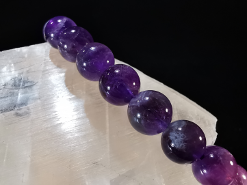 natural stone bracelet 8 mm: AMETHYSTE CHEVRON