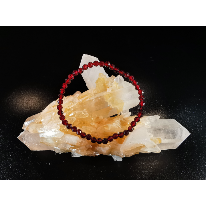 natural stone bracelet 4mm facetté:  GRENAT