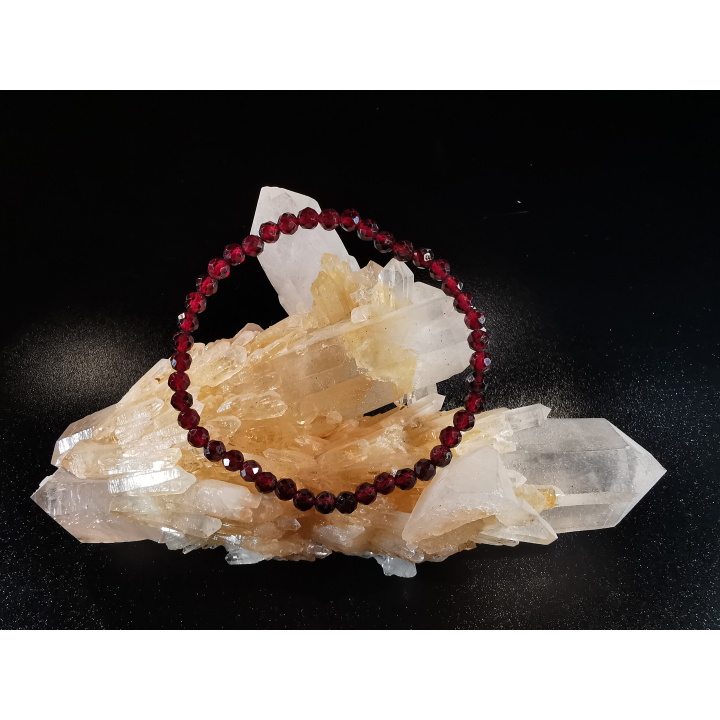 bracelet pierre naturelle 4 mm facetté:  GRENAT