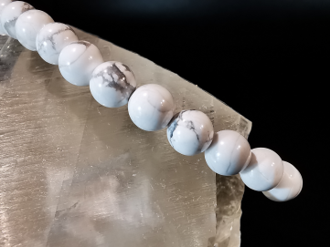 bracelet pierre naturelle 6 mm: HOWLITE