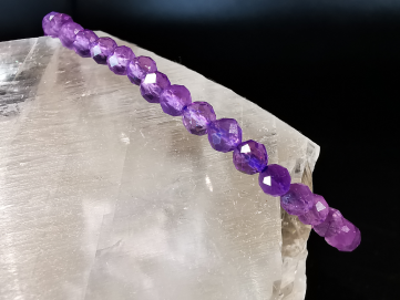 bracelet pierre naturelle 4 mm facetté:  AMETHYSTE