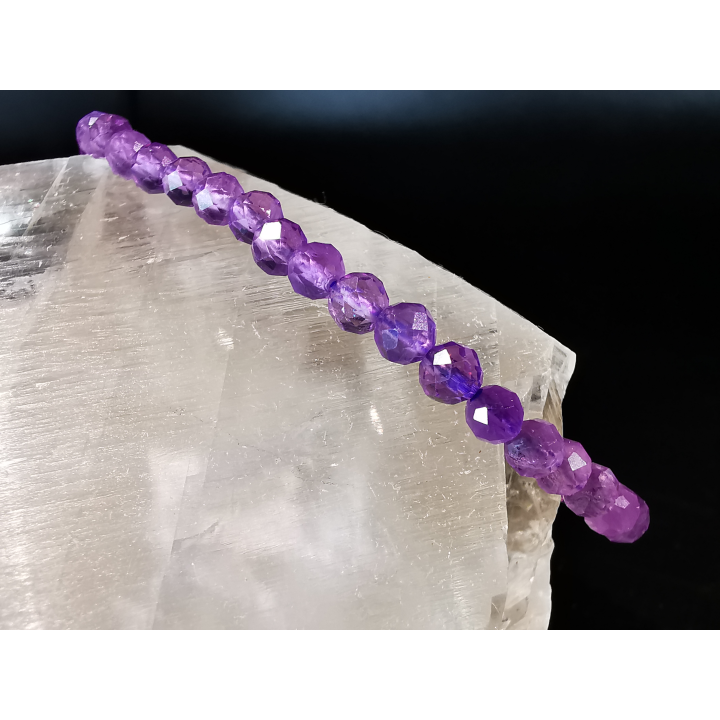 bracelet pierre naturelle 4 mm facetté:  AMETHYSTE