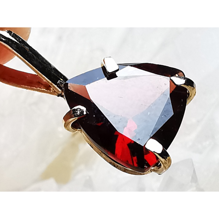 Pendant: GARNET