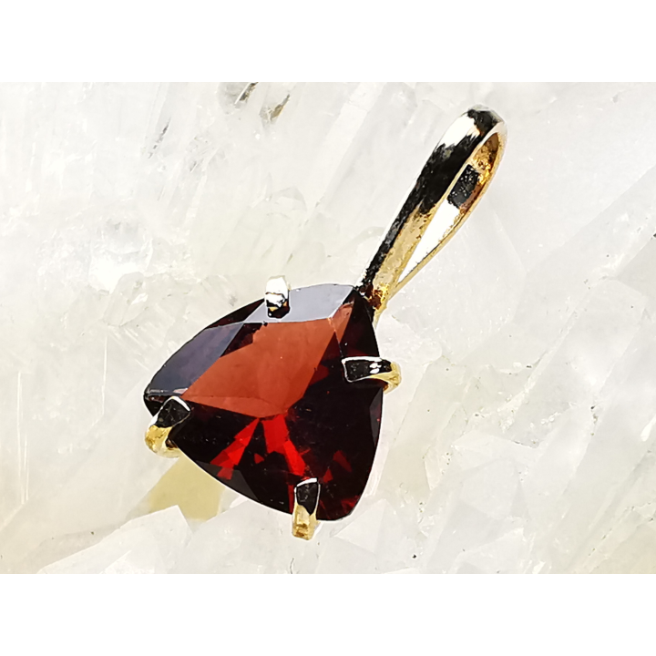 Pendant: GARNET