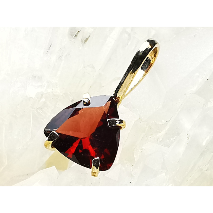 Pendant: GARNET