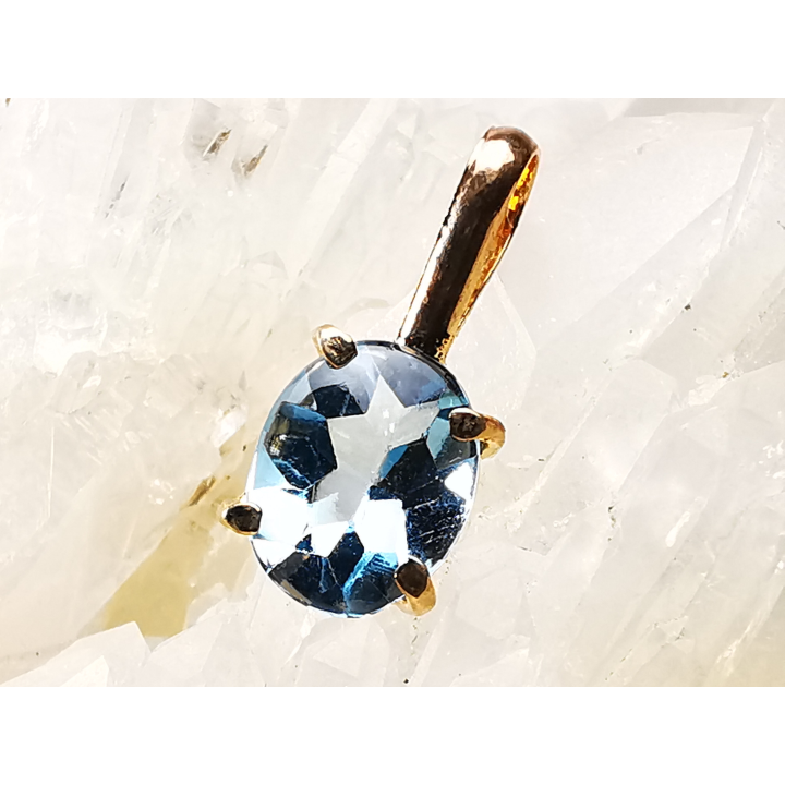 Pendentif : TOPAZE BLEUE