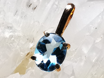Pendant: BLUE TOPAZ