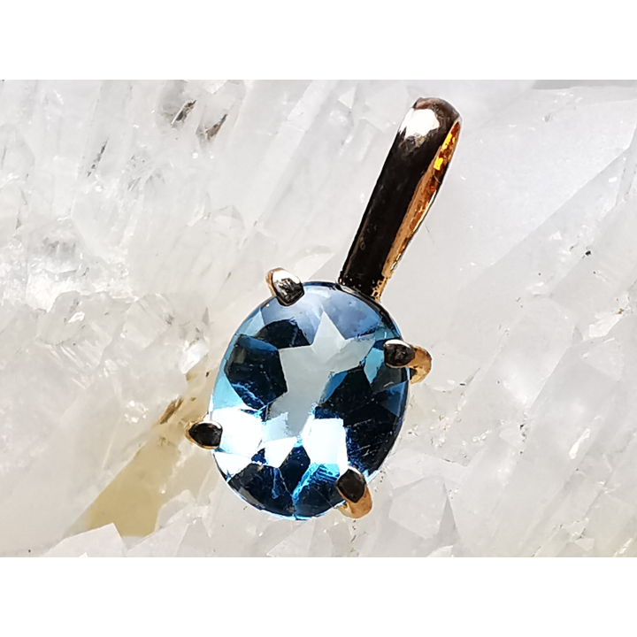Pendentif : TOPAZE BLEUE