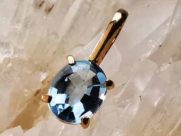 Pendentif : TOPAZE BLEUE