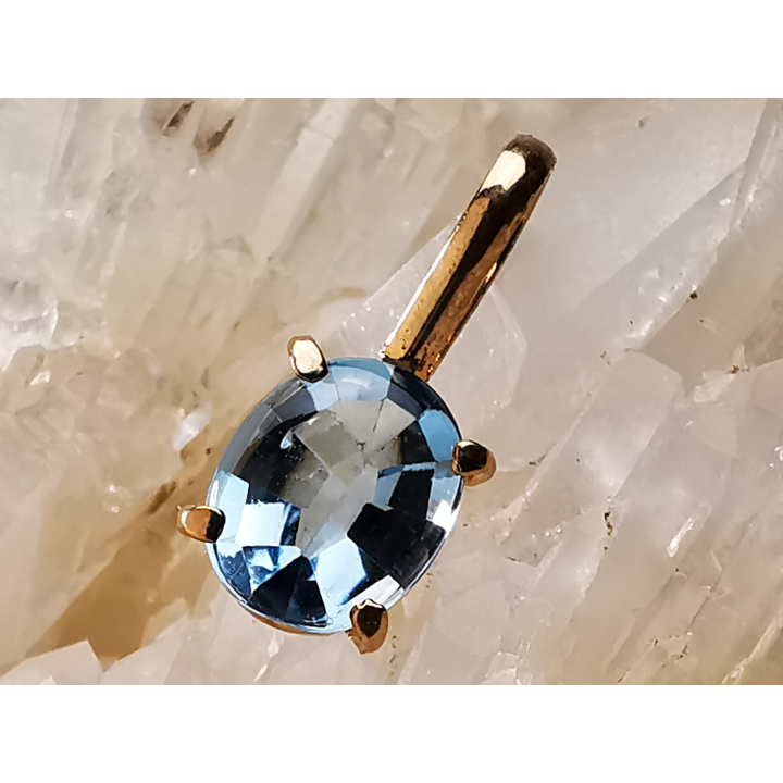 Pendentif : TOPAZE BLEUE