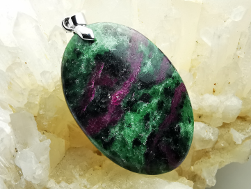 Pendentif : Rubis dans ZOISITE
