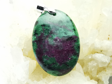 Pendentif : Rubis dans ZOISITE