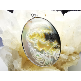 Pendant: Mother-of-pearl cameo: woman's face