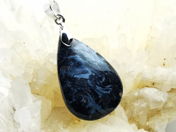 Pendentif : PIETERSITE