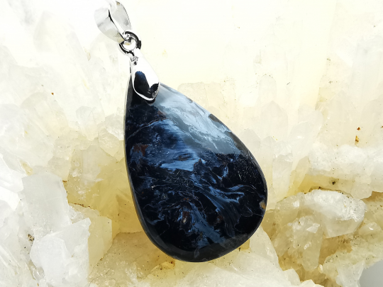 Pendentif : PIETERSITE