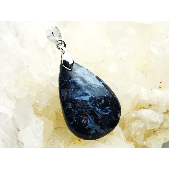 Pendant: PIETERSITE