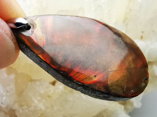 Pendentif : NACRE d'ammonite