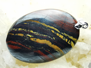 Pendentif : OEIL de FER