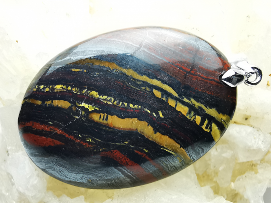 Pendentif : OEIL de FER