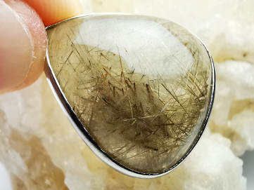 Pendant: QUARTZ with RUTILE