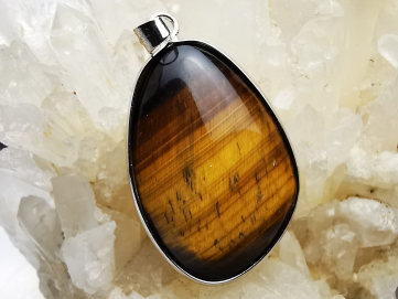 Pendentif : OEIL de TIGRE