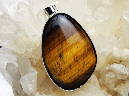Pendentif : OEIL de TIGRE