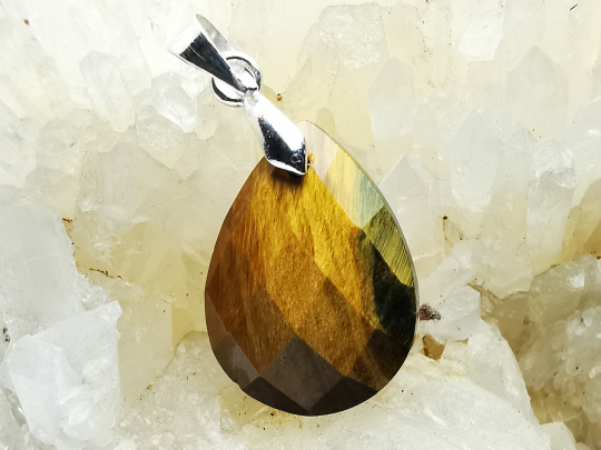 Pendentif : OEIL de TIGRE