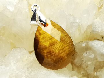 Pendentif : OEIL de TIGRE