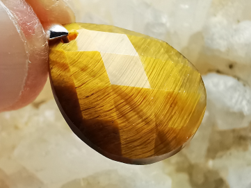 Pendentif : OEIL de TIGRE