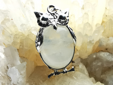 Pendant: MILKY QUARTZ OWL