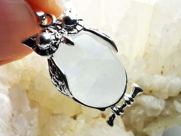 Pendentif : HIBOU QUARTZ LAITEUX