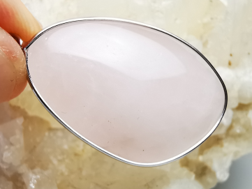 Pendant: PINK QUARTZ