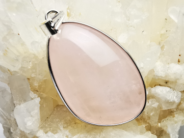 Pendentif : QUARTZ ROSE