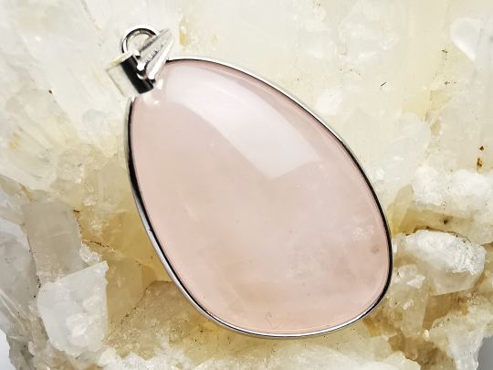 Pendentif : QUARTZ ROSE