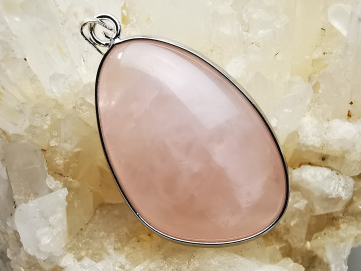 Pendentif : QUARTZ ROSE