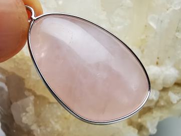 Pendentif : QUARTZ ROSE