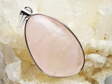Pendentif : QUARTZ ROSE