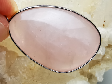 Pendentif : QUARTZ ROSE