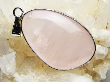 Pendentif : QUARTZ ROSE