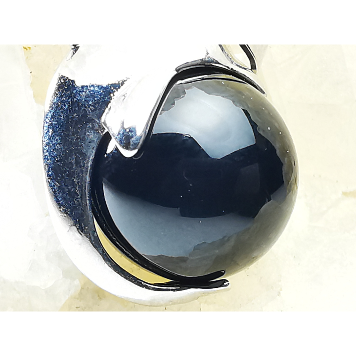 Pendant: ONYX