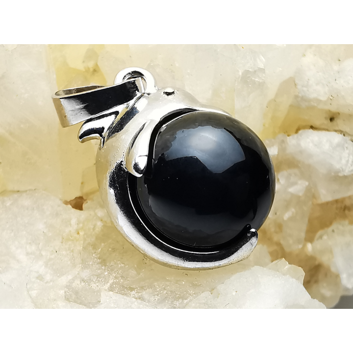 Pendant: ONYX