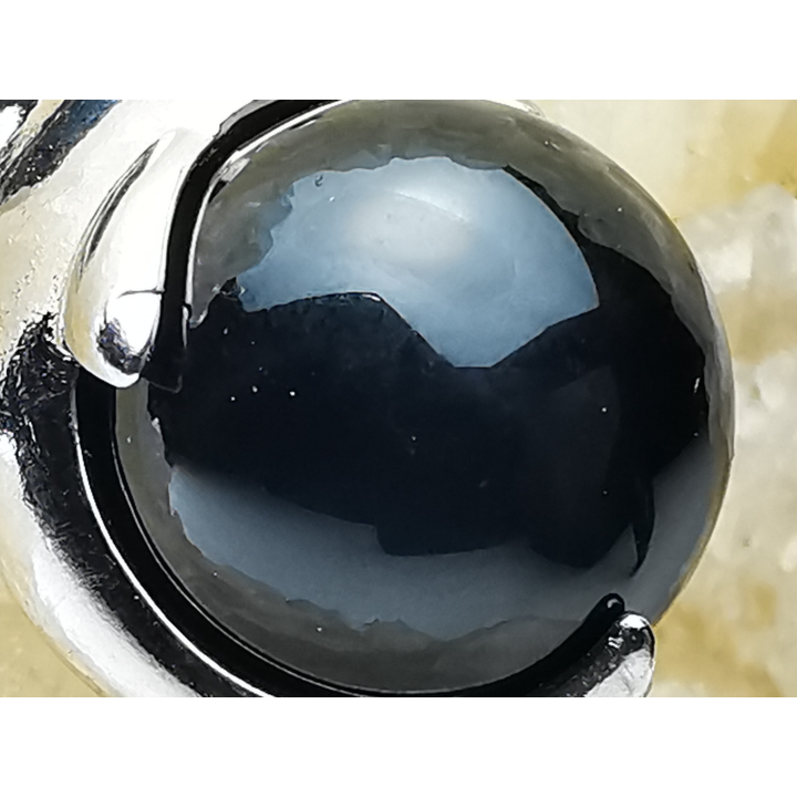 Pendant: ONYX