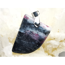 Pendentif : EUDIALYTE