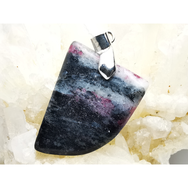 Pendentif : EUDIALYTE