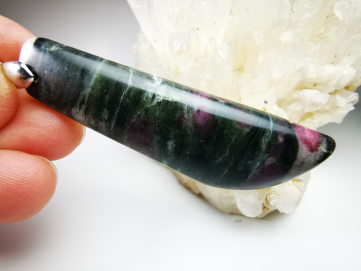 Pendentif : EUDIALYTE
