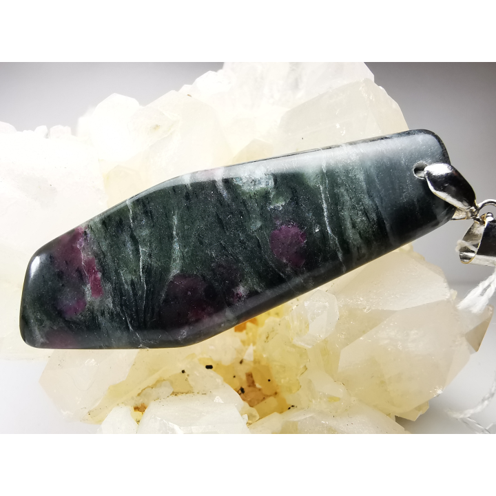 Pendentif : EUDIALYTE