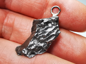 Pendentif : météorite (Sidérite) Campo del Cielo, Argentine