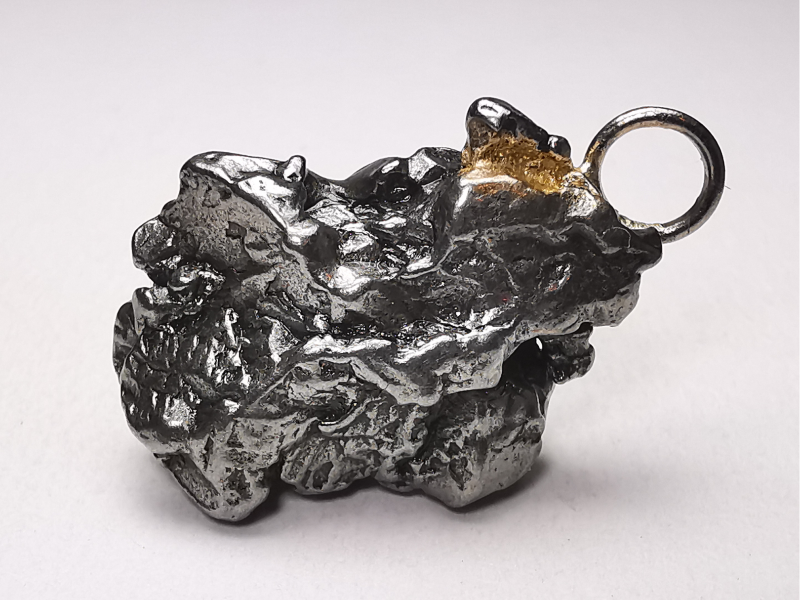 Pendentif : météorite (Sidérite) Campo del Cielo, Argentine